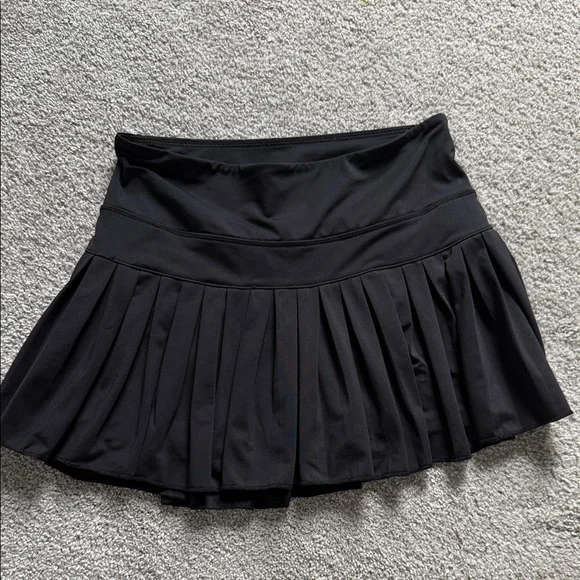 GOLDHINGE Tennis Skirt - Picture 2 of 2